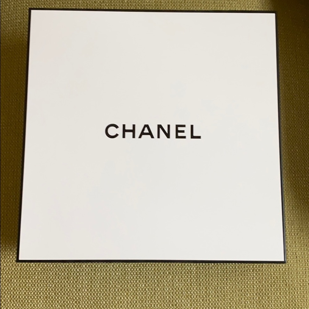 Chanel gift box - Picture 4 of 6